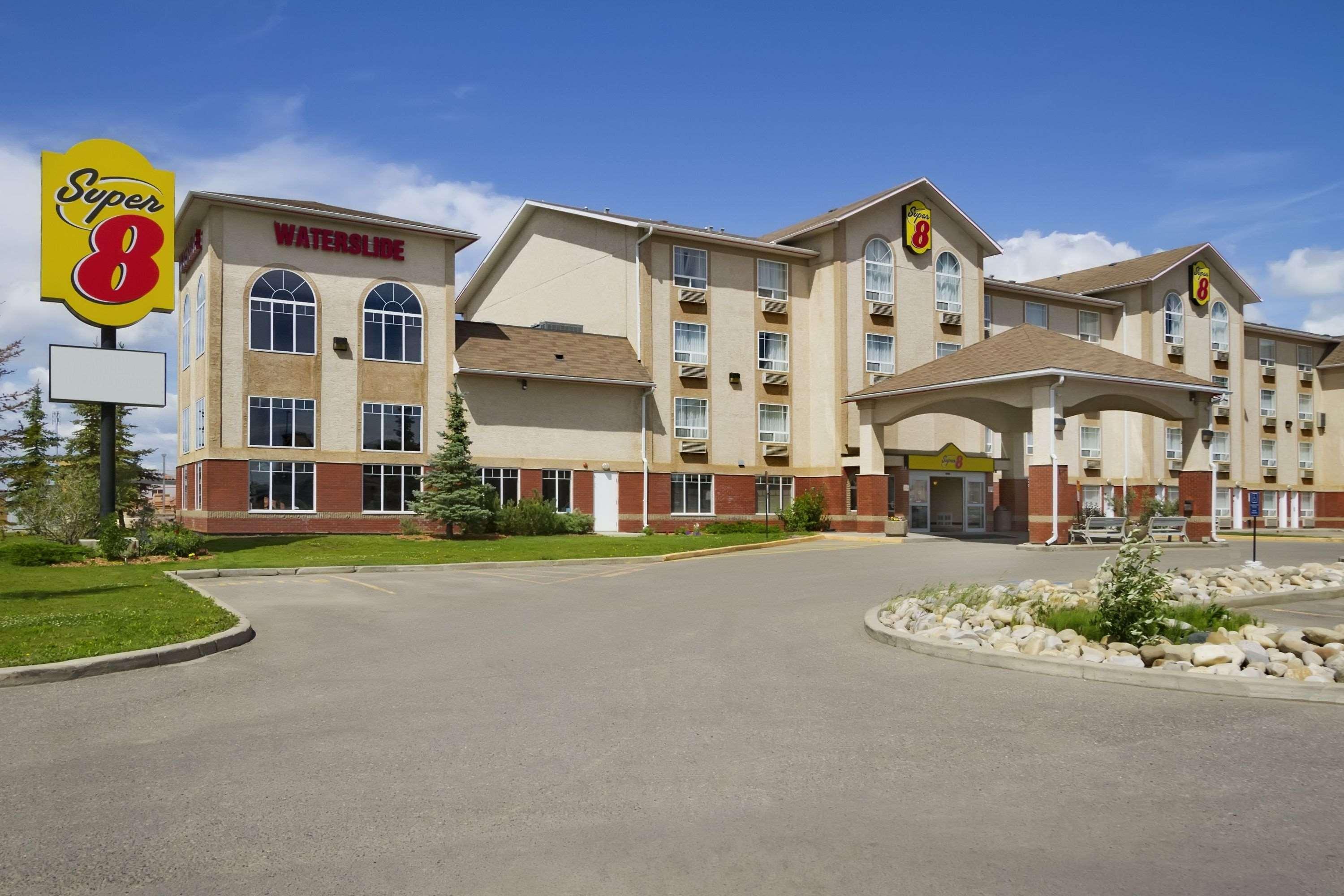 Super 8 By Wyndham Fort St. John Bc Zewnętrze zdjęcie